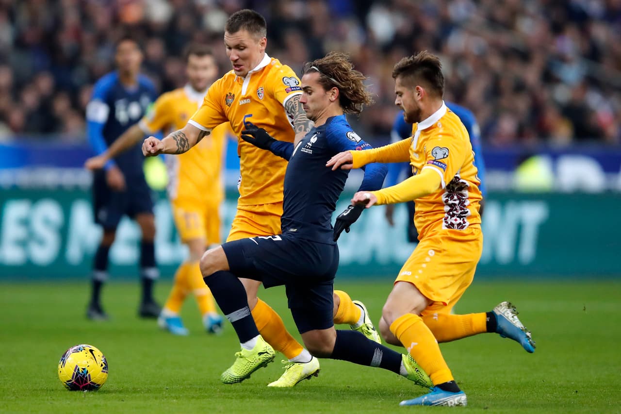 Con gol de penal de Olivier Giroud al minuto 79 Francia se impone 2-1 a Moldavia.