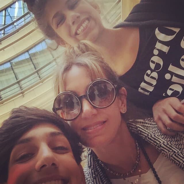 Al final, Lili se le adelantó al paparazzo que la chantajeaba y dio a conocer la noticia sobre la infidelidad de su esposo, además reveló que fue ella quien compró las fotos para que no llegaran a ningún medio y así no afectar más a sus hijos, quienes ya de por sí enfrentaban la separación de sus padres.