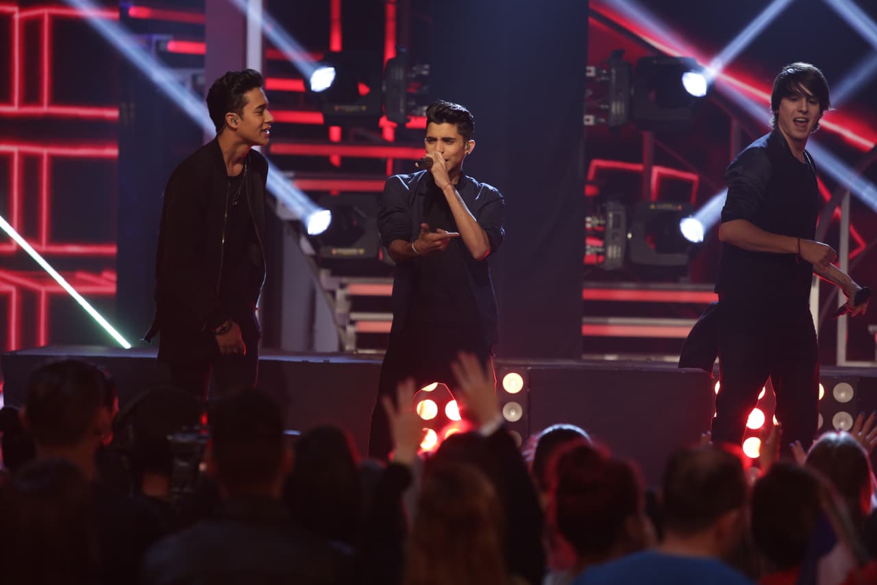 Christopher, Zabdiel, Erick, Richard y Joel regresaron a Univision como estrellas para interpretar su nuevo éxito ‘Tan fácil’, en una noche llena de glamour y belleza para los chicos ganadores de La Banda.
