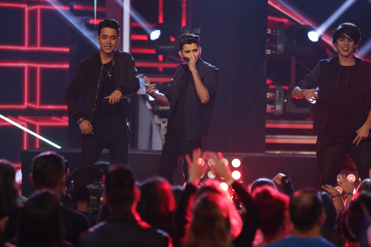 Christopher, Zabdiel, Erick, Richard y Joel regresaron a Univision como estrellas para interpretar su nuevo éxito ‘Tan fácil’, en una noche llena de glamour y belleza para los chicos ganadores de La Banda.