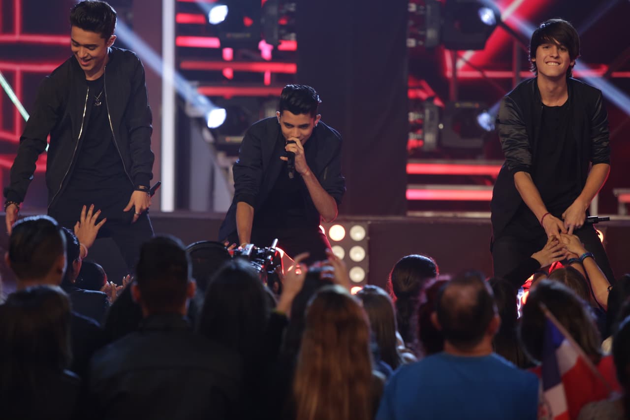 Christopher, Zabdiel, Erick, Richard y Joel regresaron a Univision como estrellas para interpretar su nuevo éxito ‘Tan fácil’, en una noche llena de glamour y belleza para los chicos ganadores de La Banda.