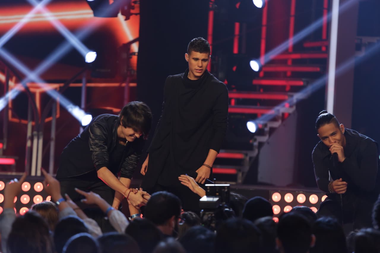Christopher, Zabdiel, Erick, Richard y Joel regresaron a Univision como estrellas para interpretar su nuevo éxito ‘Tan fácil’, en una noche llena de glamour y belleza para los chicos ganadores de La Banda.