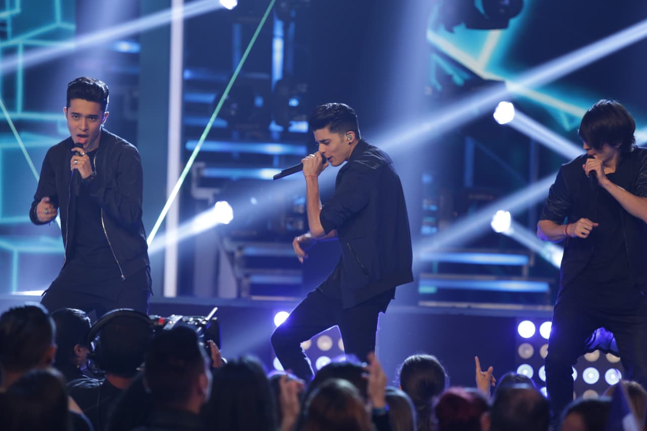 Christopher, Zabdiel, Erick, Richard y Joel regresaron a Univision como estrellas para interpretar su nuevo éxito ‘Tan fácil’, en una noche llena de glamour y belleza para los chicos ganadores de La Banda.