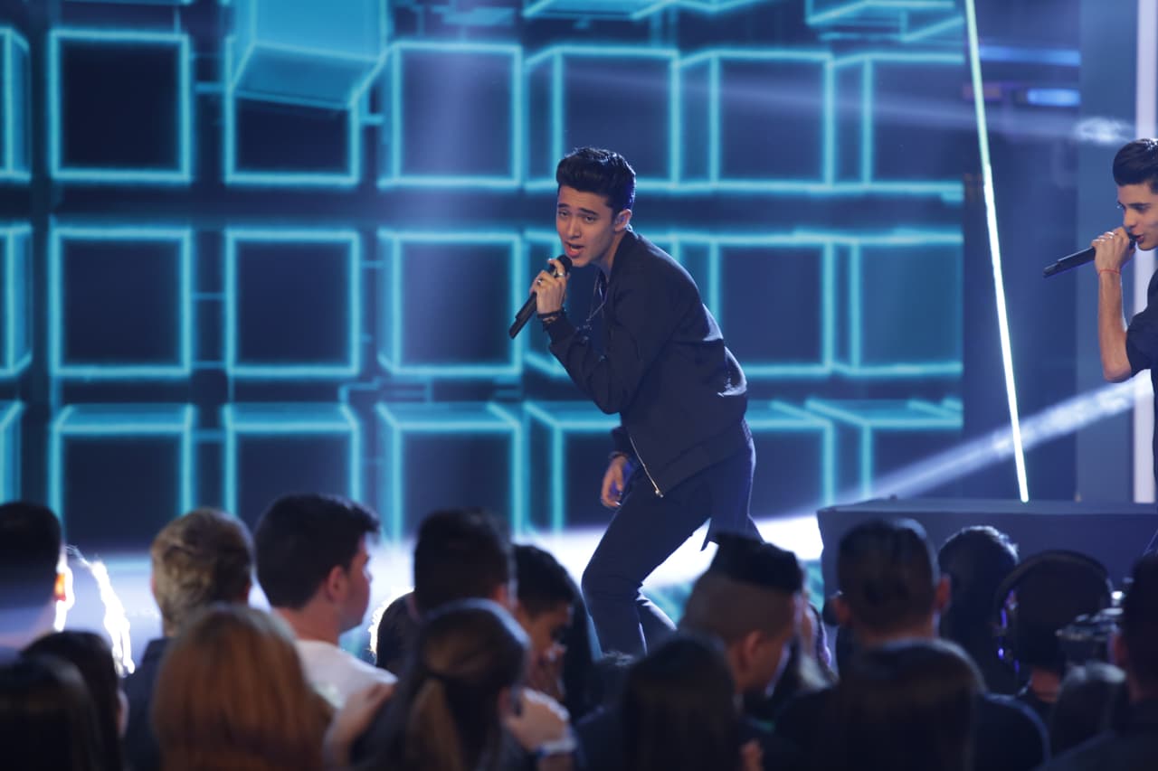 Christopher, Zabdiel, Erick, Richard y Joel regresaron a Univision como estrellas para interpretar su nuevo éxito ‘Tan fácil’, en una noche llena de glamour y belleza para los chicos ganadores de La Banda.