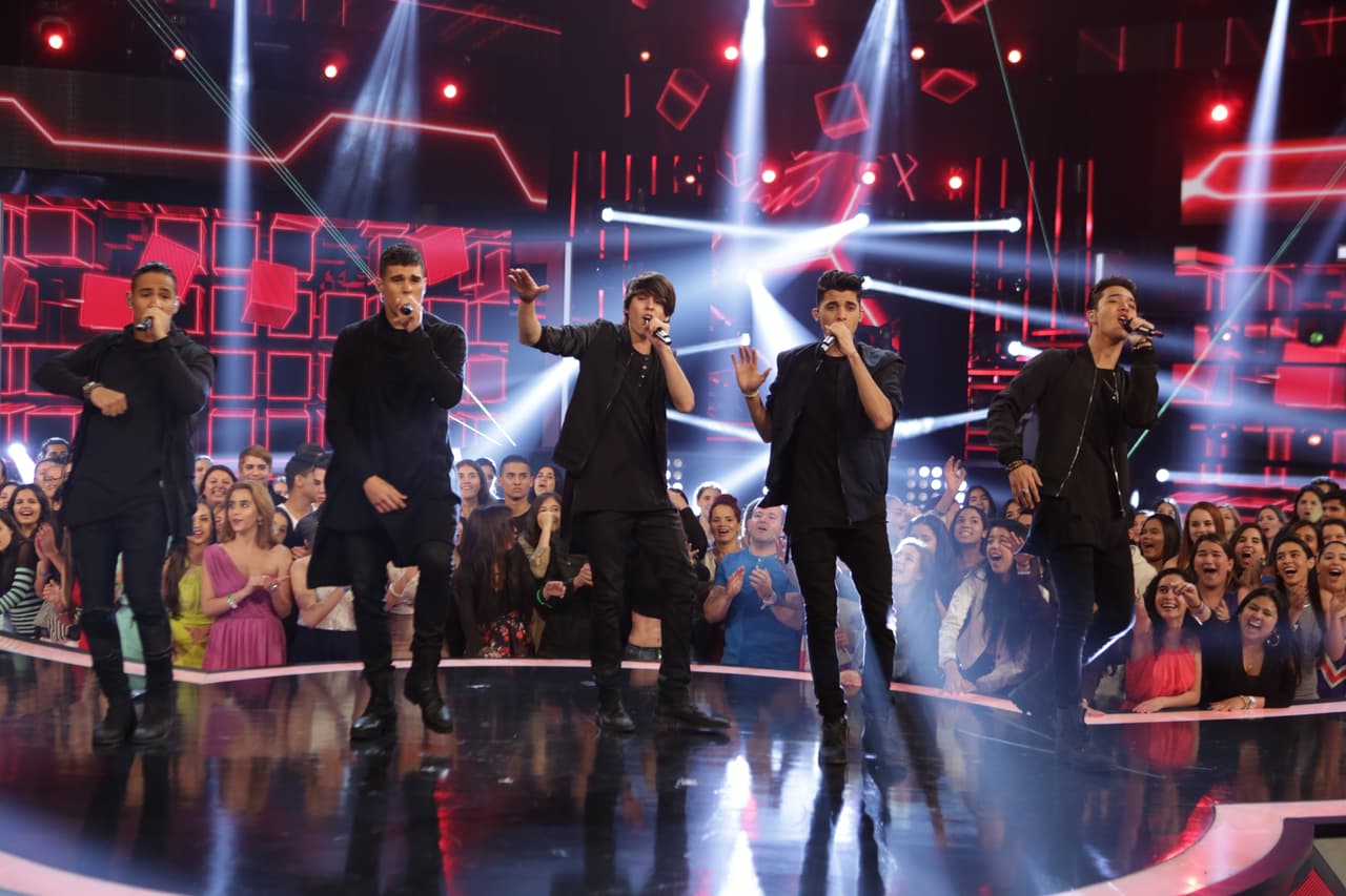 Christopher, Zabdiel, Erick, Richard y Joel regresaron a Univision como estrellas para interpretar su nuevo éxito ‘Tan fácil’, en una noche llena de glamour y belleza para los chicos ganadores de La Banda.