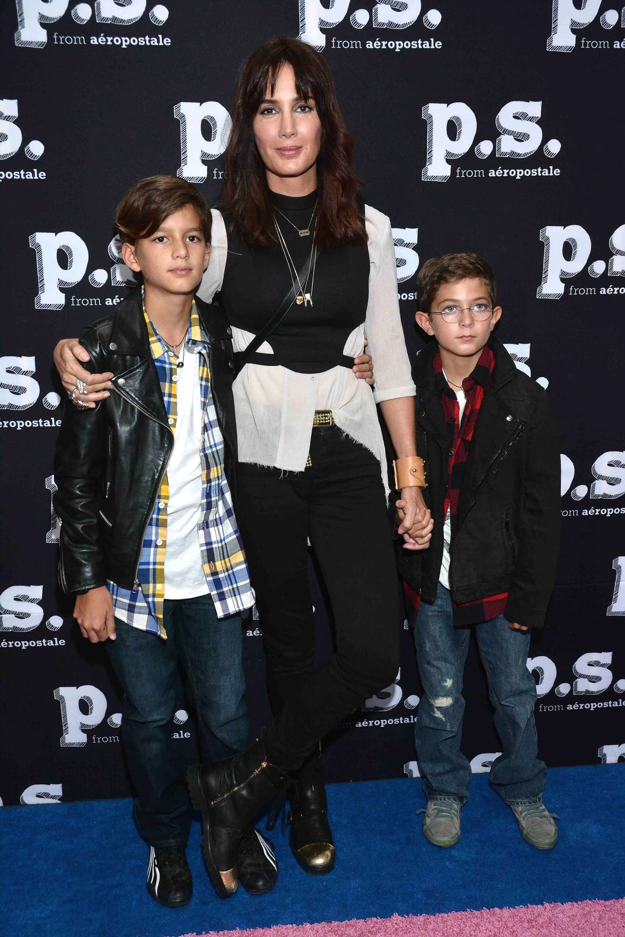 "Los chavos ni siquiera son niños, tienen 15 y 19 años, uno es mayor de edad, o sea que imagínate", declaró la mexicana de 42 años en entrevista con el reportero Edén Dorantes.