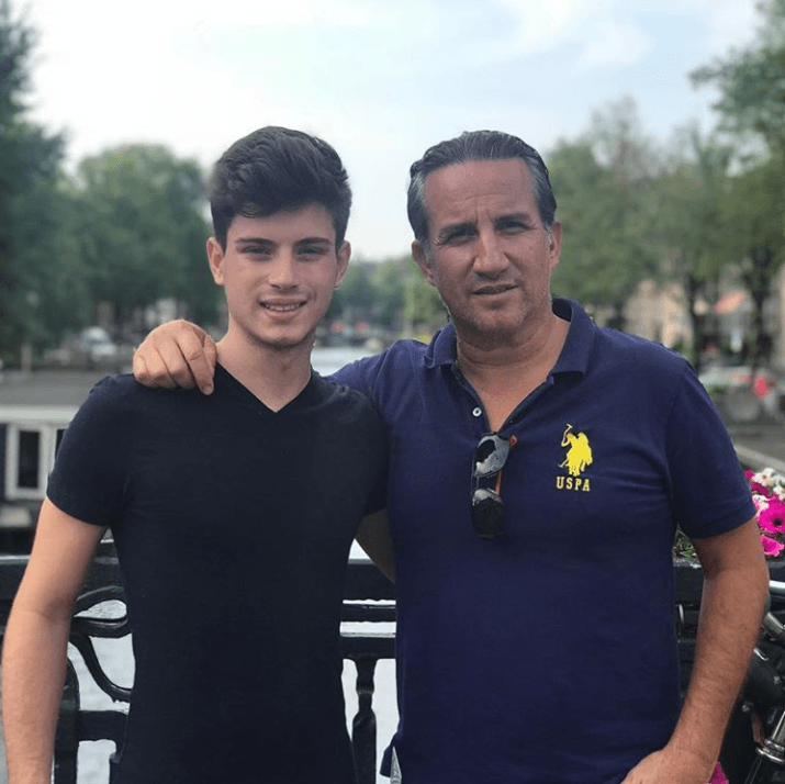 Nicolás Haza nació en 1999, fruto del matrimonio que su madre mantuvo con el actor Plutarco Haza.
<br>