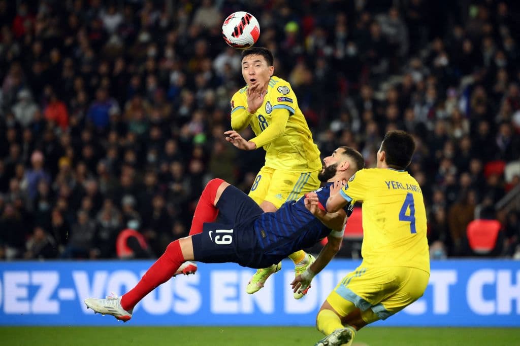 Kylian Mbappé se luce con cuatro goles en la goleada 8-0 de Francia sobre Kazajistán.