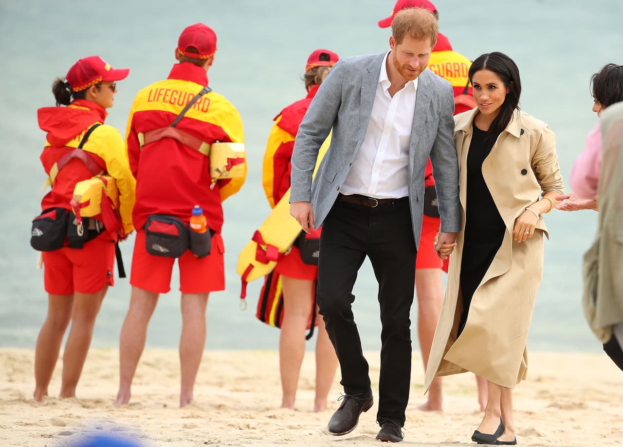 Meghan no le atinó al look que usó para visitar la playa.