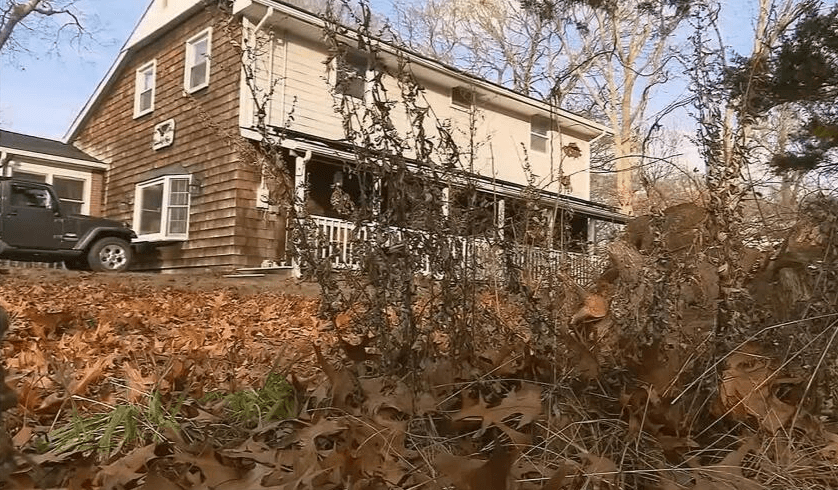 De niño le dijeron que su padre lo había abandonado, 60 años después halló su cuerpo enterrado en el sótano de la casa