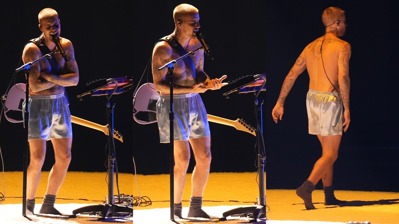 Así se apareció Justin Bieber para cantar en el escenario de los GRAMMSY en su regreso a estos premios.