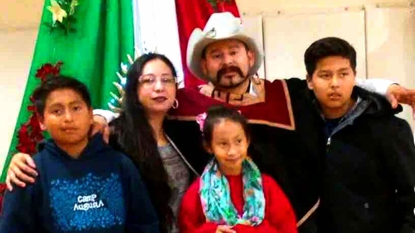 Un jardinero padre de tres hijos es arrestado por ICE cuando se dirigía a uno de sus dos trabajos