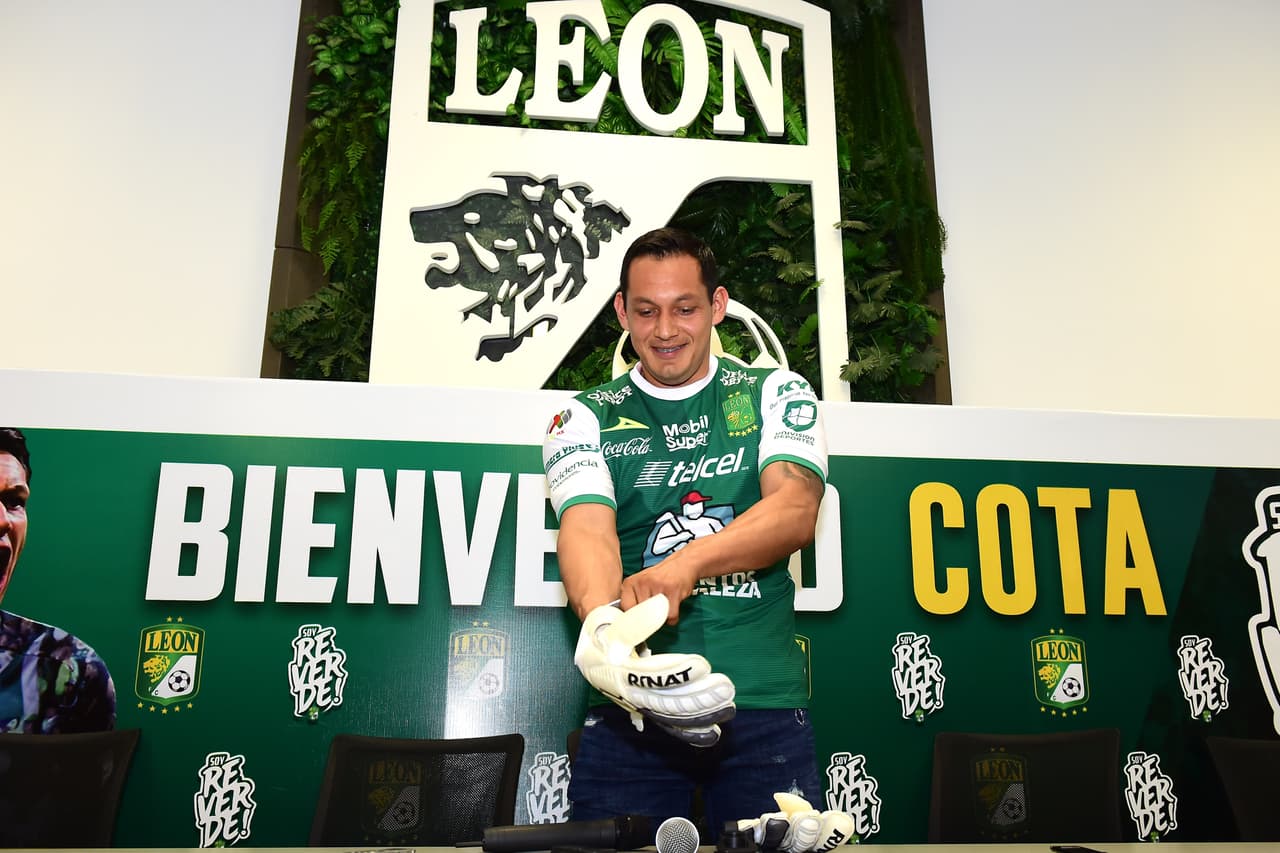 Rodolfo Cota pasa de Chivas al León.
