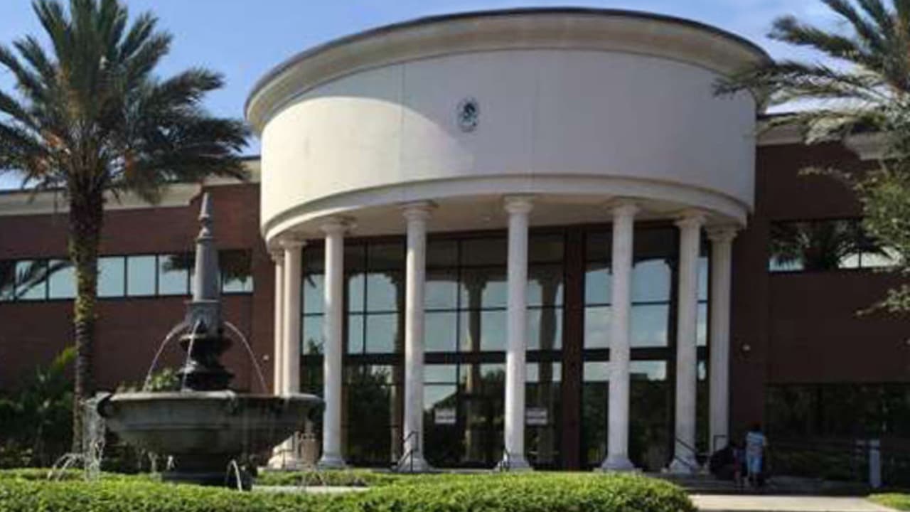 Consulado de México en Orlando ofrece ayuda a los afectados por el huracán Ian en Florida