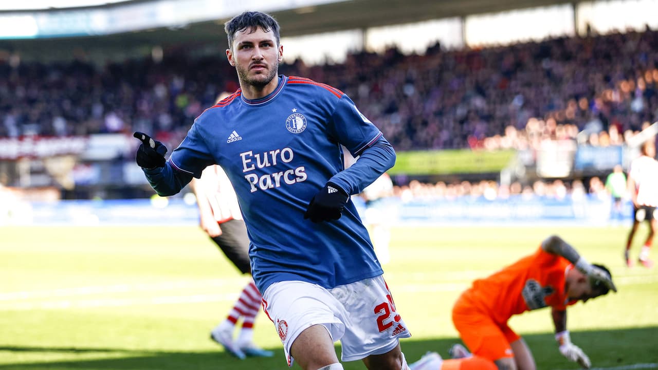 En Feyenoord no se preocupan del penal fallado por Santi Giménez con el Tri