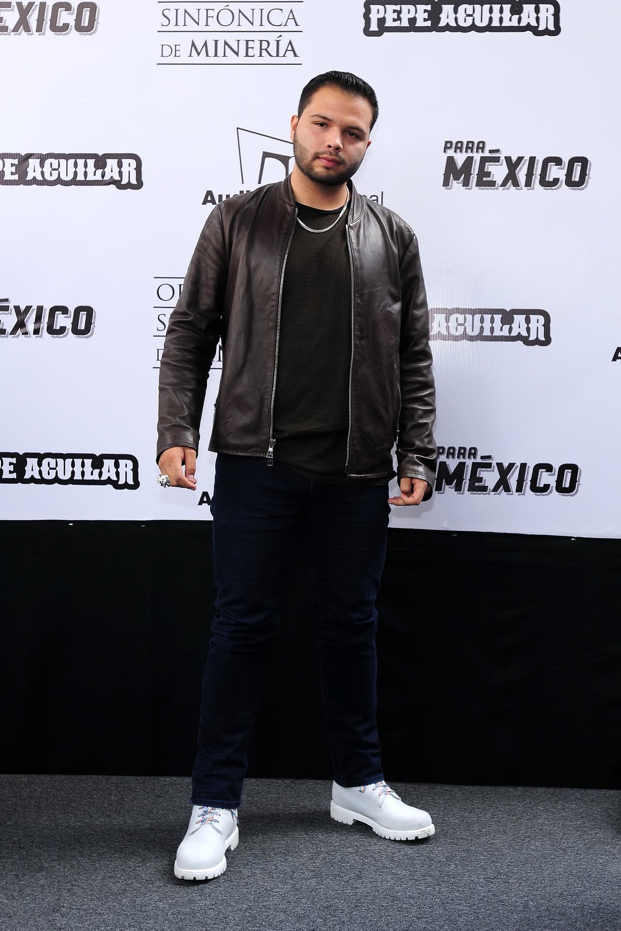 <b><a href="https://www.univision.com/famosos/el-hermano-de-angela-aguilar-asegura-que-no-es-una-buena-persona-y-su-papa-le-da-la-razon-video">Leonardo Aguilar</a></b> compartió uno de los momentos más tristes que ha vivido a sus cortos 20 años.