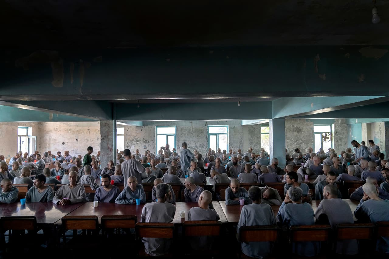 Es por ello que la adicción en Afganistán parece perpetuarse de generación en generación.
<br>
<br>Un comedor de un campo de tratamiento para adictos en Kabul.
<b> </b>
<br>