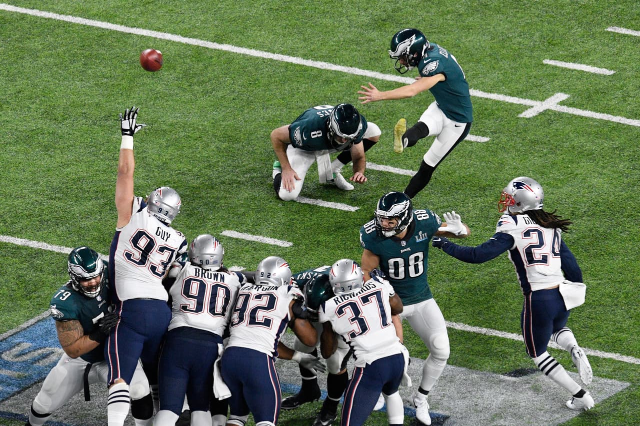 Gol de campo de Eagles. Ganan 41 - 33. Quedan 65 segundos para que Tom Brady haga el milagro.