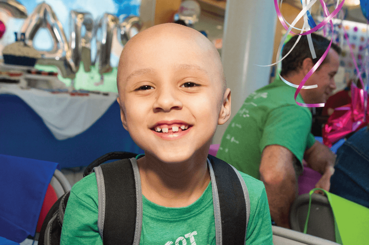 Niño con agresivo cáncer cerebral se recupera tras intensos tratamientos