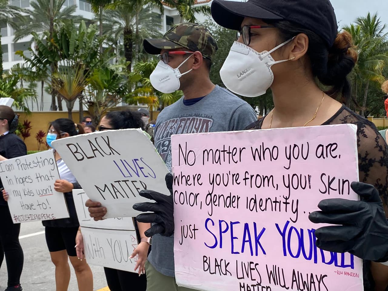 Los organizadores hablaron de la importancia, según ellos, de que los hispanos hagan parte de esta protesta. Los hispanos son el segundo grupo más afectado por esta violencia policial en EEUU, de acuerdo con datos de la Academia de las Ciencias.