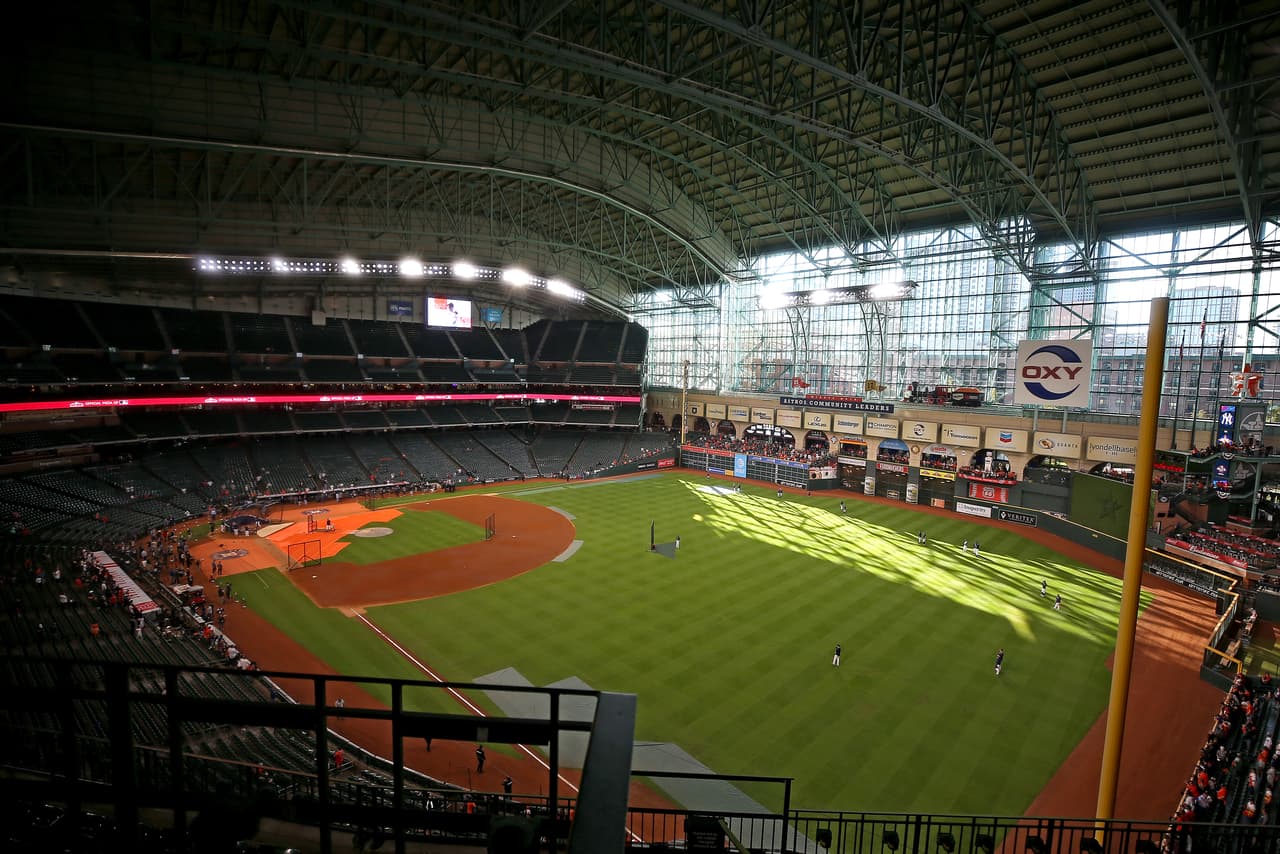 New York Yankees se adelanta con contundente victoria de 7-0 sobre los Houston Astros en la Serie de Campeonato de la Liga Americana.
