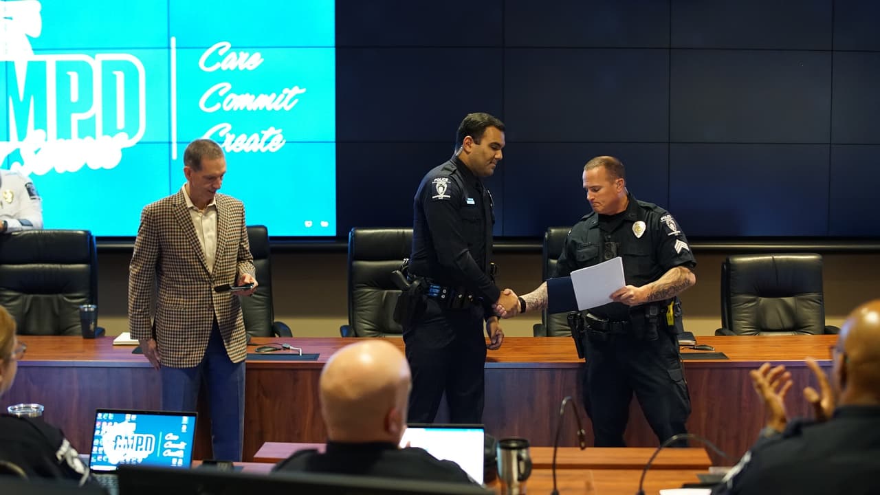 "Felicidades a los 10 empleados de CMPD que fueron reconocidos por su excelente trabajo en marzo", destaca el mensaje publicado en las redes sociales.
