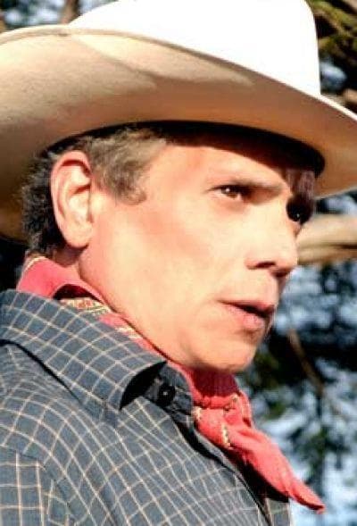 "No recuerdo exactamente el tiempo, no duró mucho, un año o año y cachito. Sí se compartió también un poco la intimidad porque estábamos solos los dos, pero nunca estuvo la propuesta de matrimonio o de irse a vivir juntos”, aclaró.