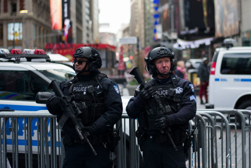 NYPD urge a neoyorquinos a estar vigilantes tras ataque 'relacionado con el terrorismo' en Londres