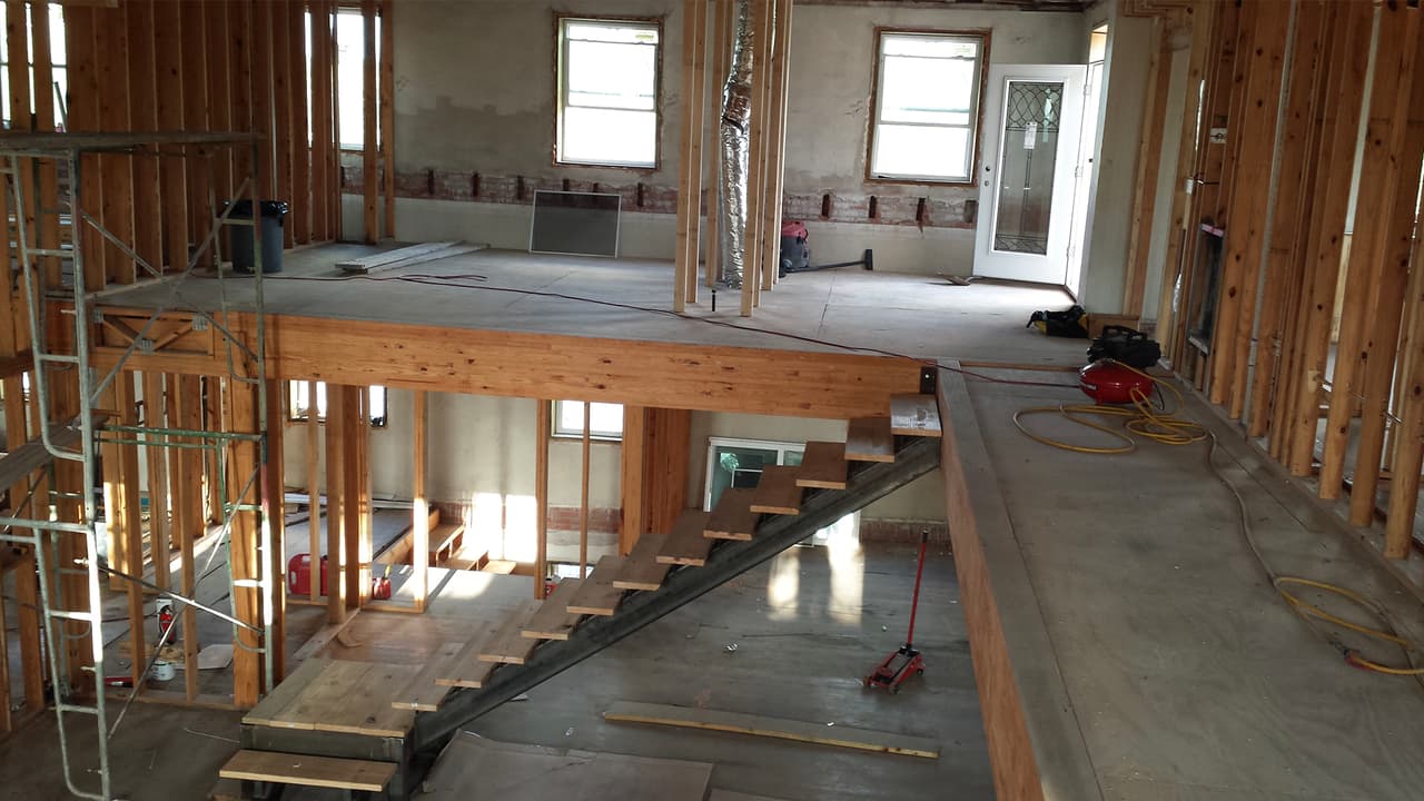 Drabek sabía que tarde que temprano demolerían la iglesia por lo que salió a su rescate.