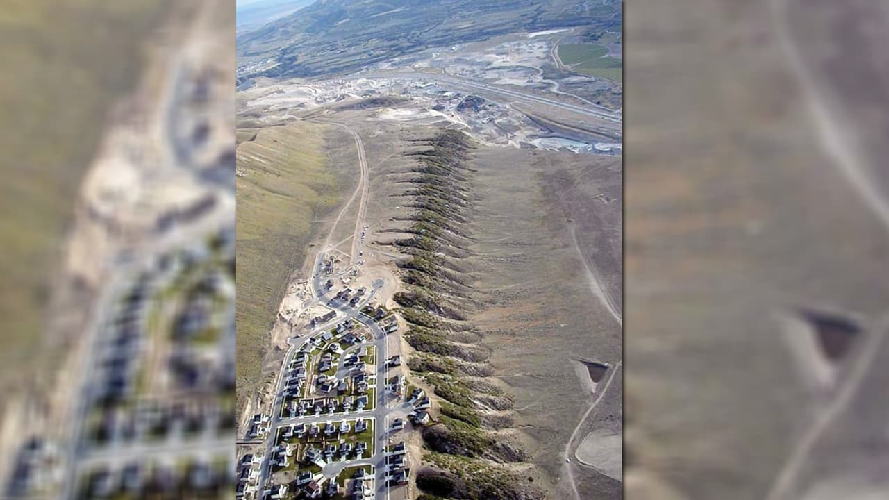 <b>Point of the Mountain (Punta de la Montaña):</b> Hoy desde allí podemos ver parapentes, alas delta y planeadores sobre el valle, pero hace
<b>unos 18 mil años</b> era el hogar de
<b>mamuts, bueyes almizcleros y gatos de dientes de sable</b> en el lago Bonneville, un enorme embalse de agua dulce
<b>que existió justo allí</b>.