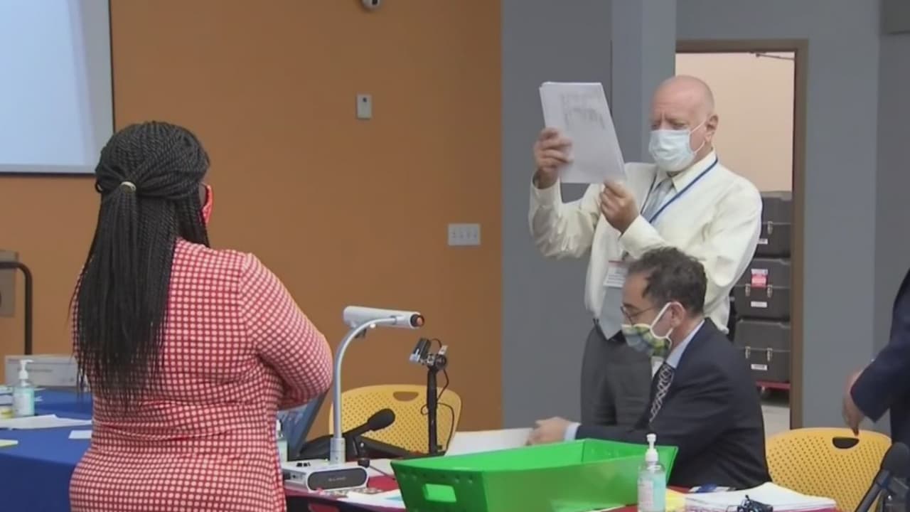 Juntas de escrutinio en Miami-Dade y Broward revisan boletas electorales reportadas como irregulares