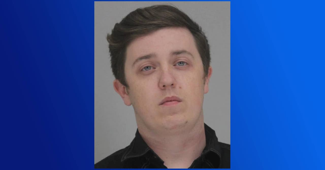 Un policía de Dallas fue arrestado por sus compañeros al salir de un bar