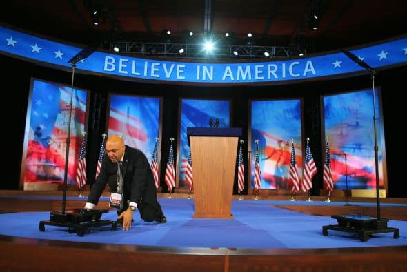 En el Boston Convention & Exhibition Center está todo listo para recibir a Romney esta noche electoral. El evento comenzará una hora después del cierre de las urnas, y se extenderá, por lo menos, hasta las dos de la madrugada, prometen aquí.