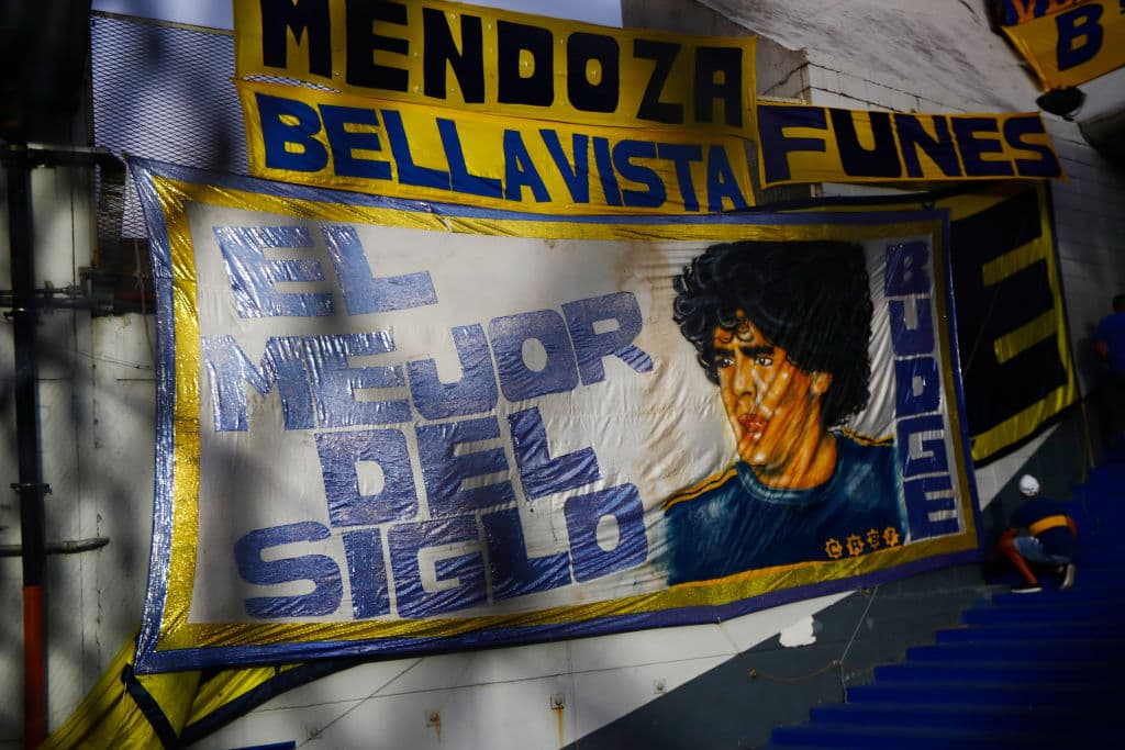 Mantas alusivas al pasado de Maradona en Boca Juniors.