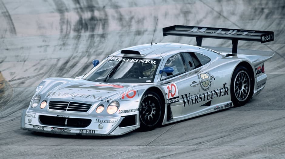 EL Mercedes-Benz CLK GTR fue desarrollado y construido por AMG com auto de carreras sin embargo hubo que hacer algunas versiones de calles para la homologación. Las versiones de calle son codiciados autos de colección hoy en día. El CLK GTR tuvo una exitosa carrera en 1997.