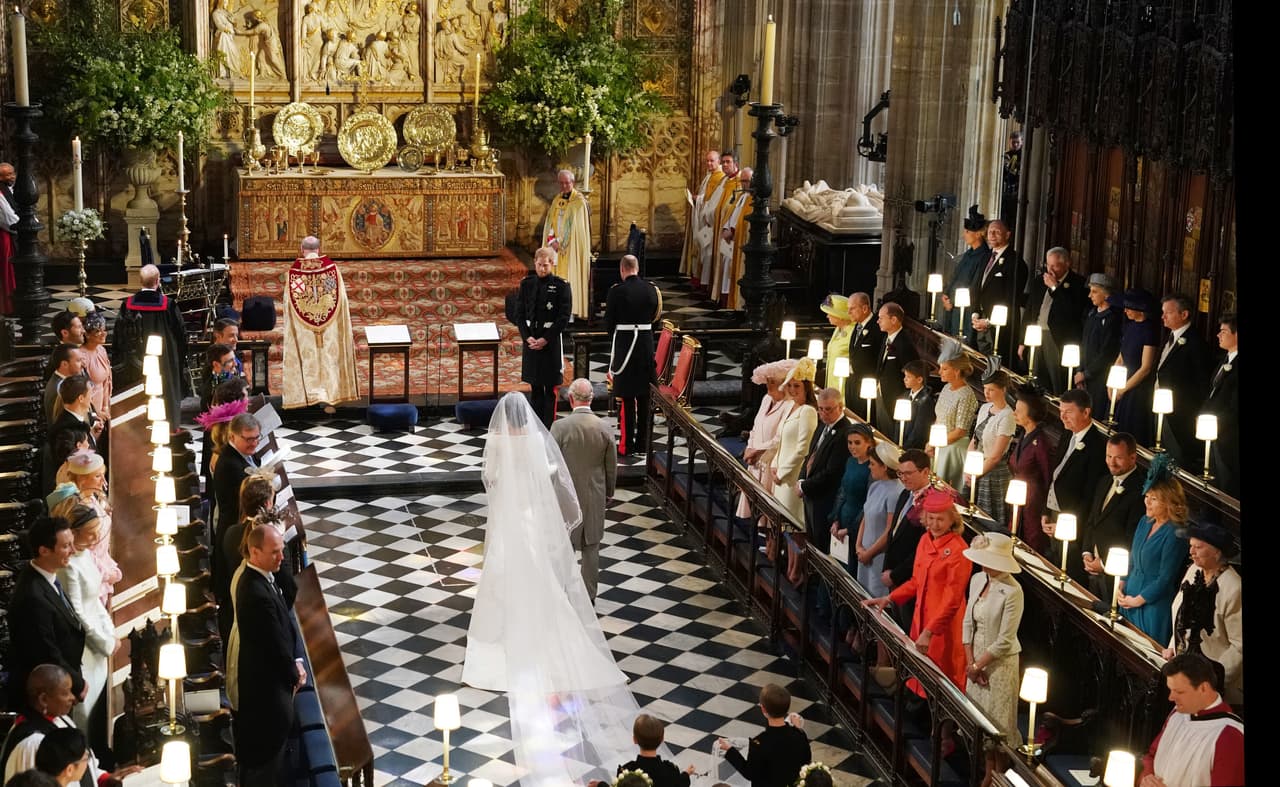 Meghan y el príncipe Carlos han desarrollado una relación cercana. Fue el papá de los príncipes William y Harry quien la entregó en el altar durante su boda en mayo de 2018.