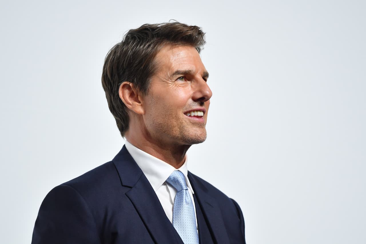 <b>LA VESTIMENTA. </b>Todo hombre de acción que vemos en el cine sabemos que tiene un buen
<b> </b>traje negro que es de lo más elegante.