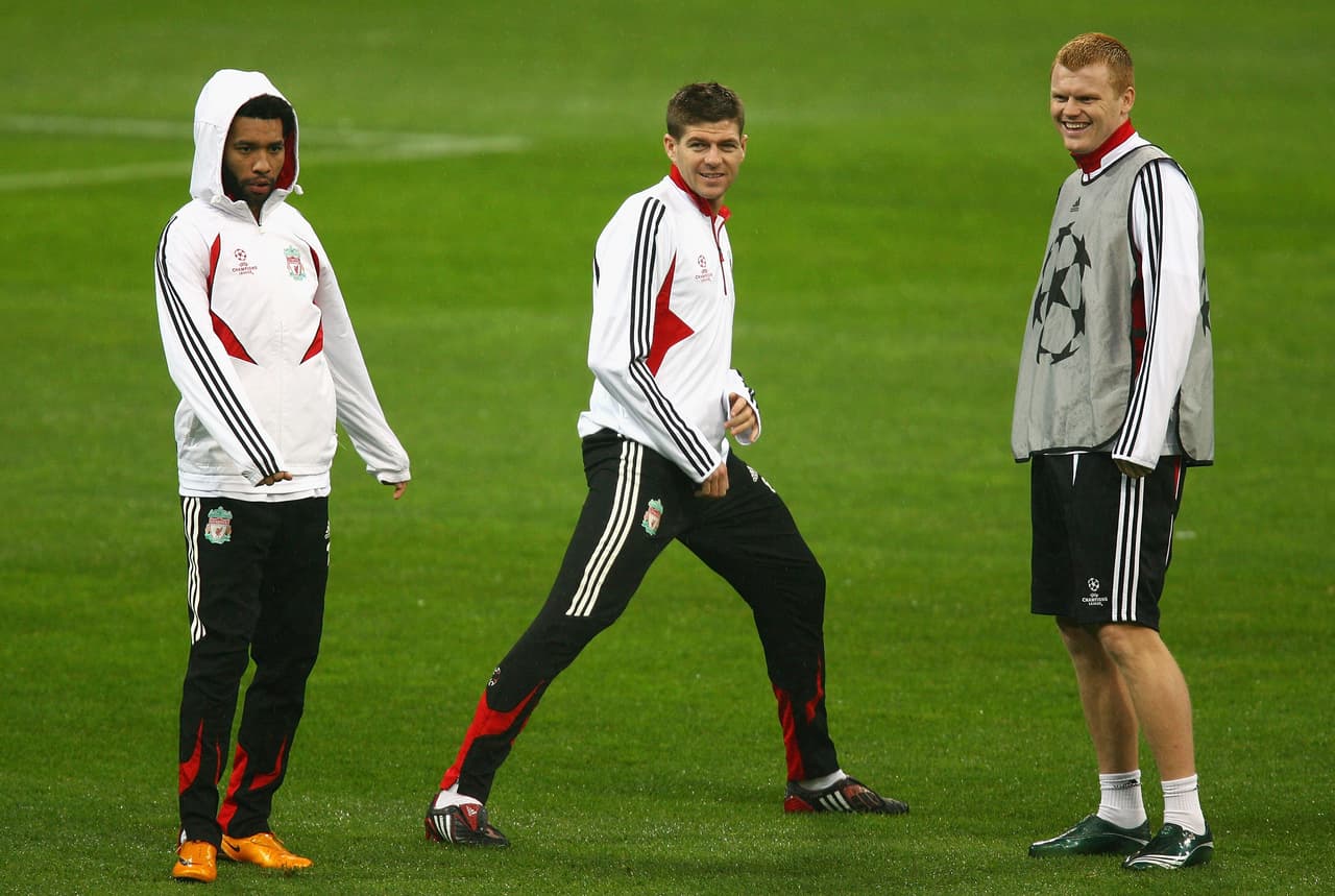 Aún así, la suerte acompañó al volante y llegó en 2005 al Liverpool, que compró sus derechos deportivos al Arsenal. En ese equipo tuvo como compañero a Steven Gerrard en la zona del medio campo.