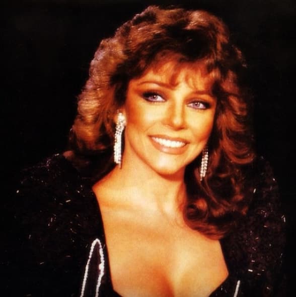 Verónica Castro asegura que su interpretación de Mariana, además de lanzarla a la fama, la hizo feliz porque por primera vez le dieron buen sueldo. “¡Me pagaban mil pesos por capítulo! Con eso podía pagar el departamento, ya comíamos, que para mí era importantísimo”, relató para el diario La Jornada.