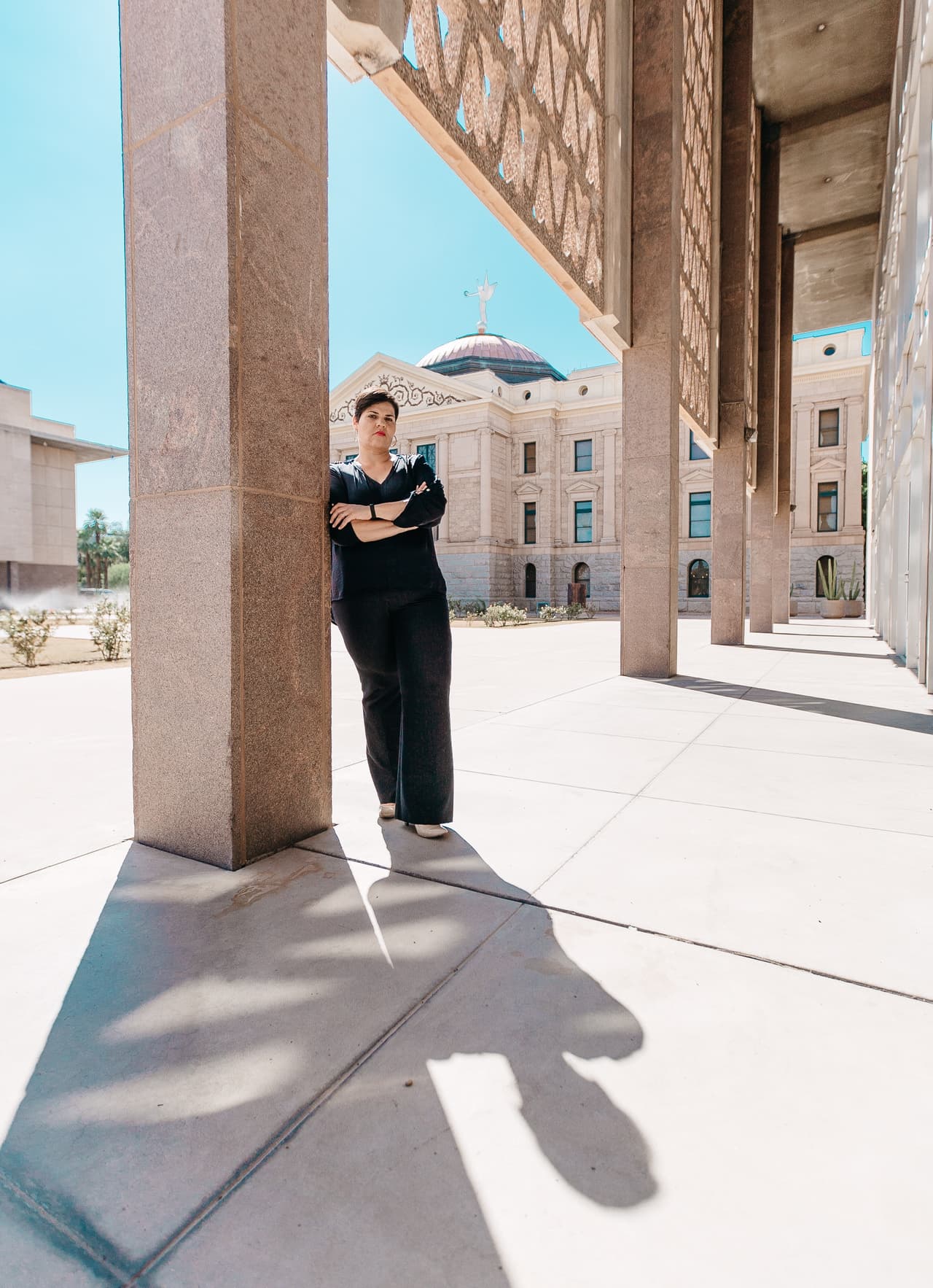 Su llegada a la legislatura tuvo un tropiezo, tuvo que demostrar ante una corte que era ciudadana estadounidense.