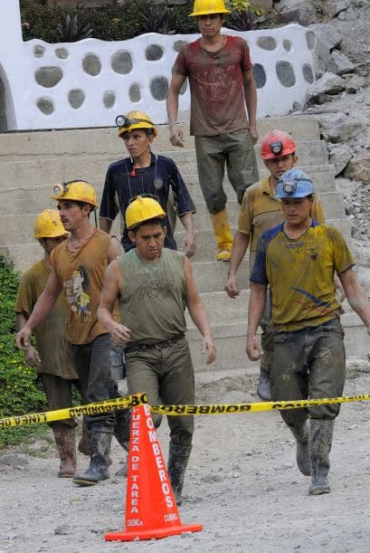 Explicó que las tareas de rescate se realizan en dos frentes para intentar llegar al sitio donde se presume se encuentran los operarios.