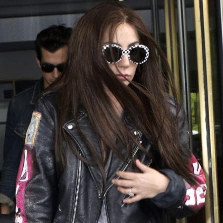 El color natural de Stefani Joanne Angelina Germanotta, mejor conocida como 
<b>Lady Gaga</b>, es castaño oscuro.