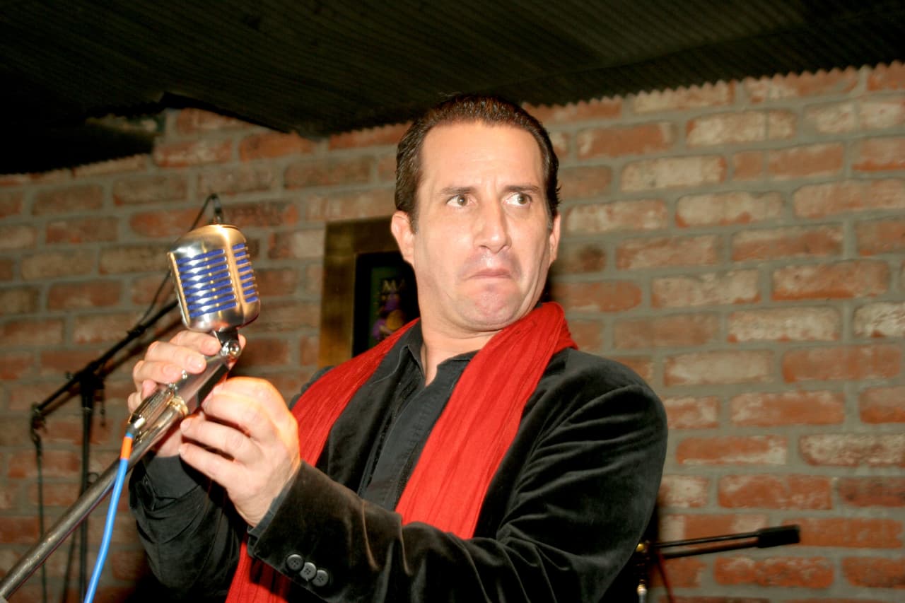 En octubre de 2018 
<b><a href="https://www.univision.com/entretenimiento/ex-de-ludwika-paleta-revela-tener-una-muy-fria-relacion-con-la-actriz" target="_blank">Univision Famosos lo cuestionó</a></b> sobre si su exesposa lo había felicitado por su próxima paternidad, y el actor fue tajante al responder: "No tengo ninguna relación con ella (Ludwika Paleta) y tampoco la necesito.