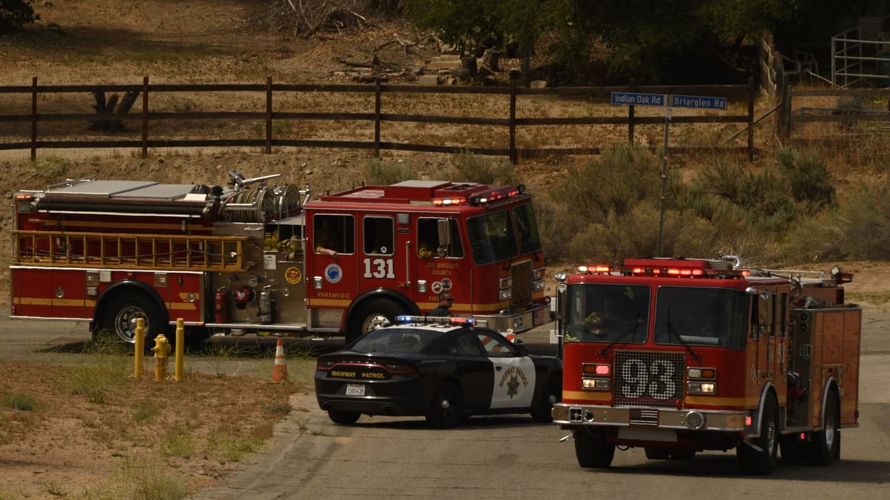 “Una situación horrible”: luto entre bomberos de Los Ángeles por tiroteo que deja a uno de sus compañeros muerto