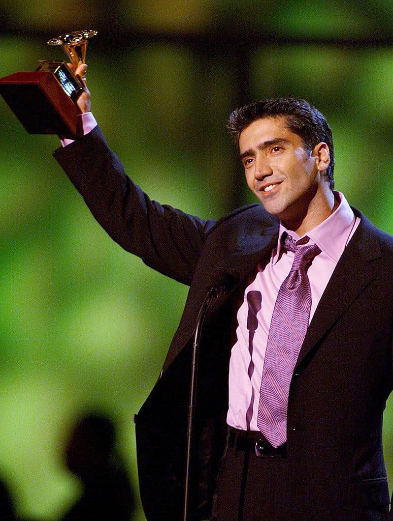 En 2004 le entregaron las llaves de la Ciudad de Las Vegas, mientras que también se ha decretado que el 15 de septiembre es el Día Nacional de Alejandro Fernández en todo Estados Unidos.