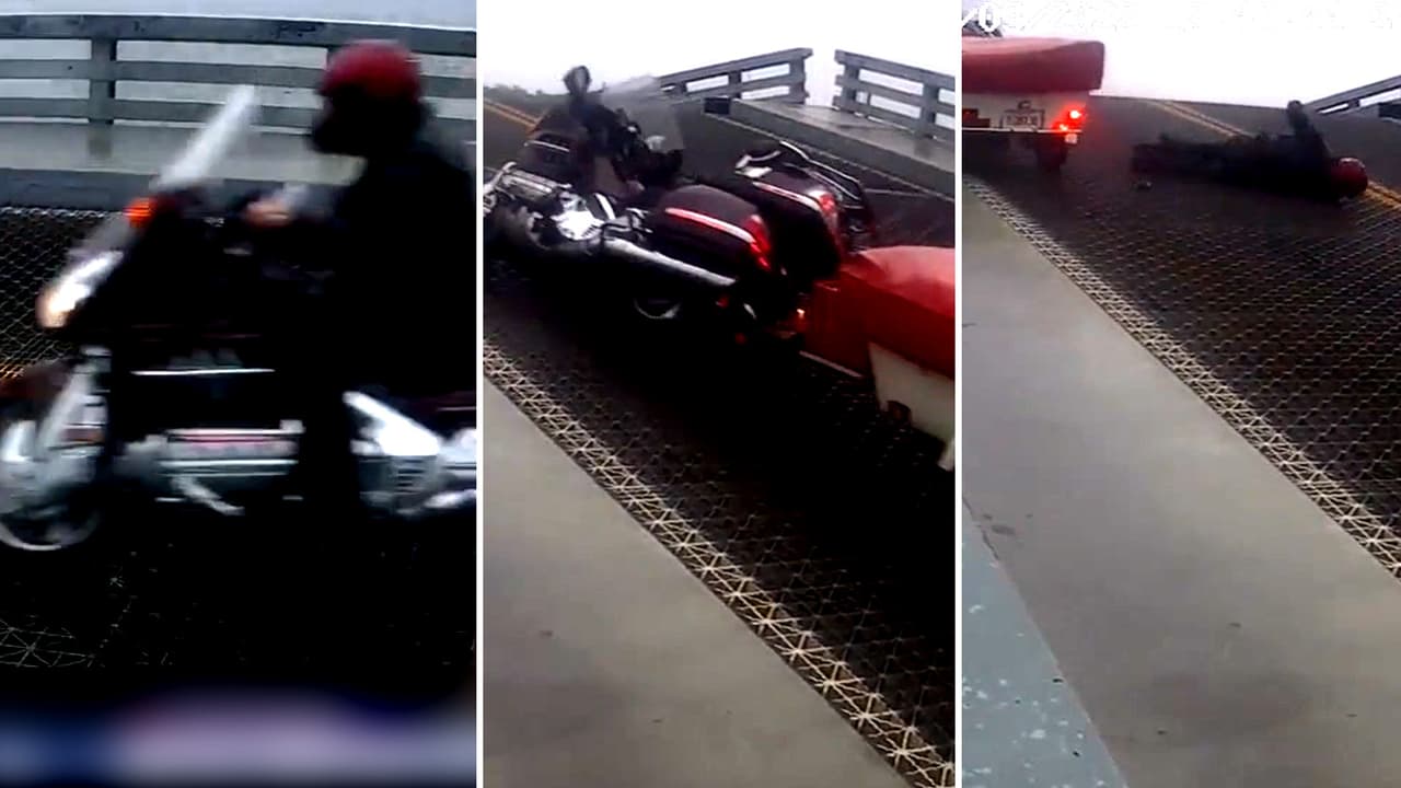 Moto queda colgando de puente levadizo; turista choca con brazo mecánico por accidente en Daytona Beach