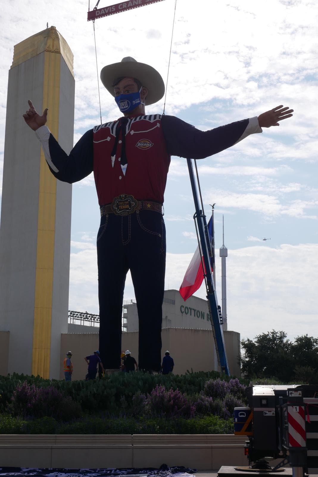 Los funcionarios de la feria dijeron que al igual que la mayoría de las personas Big Tex ha estado en cuarentena, pero que está ansioso por saludar a los asistentes a la feria.
<br>