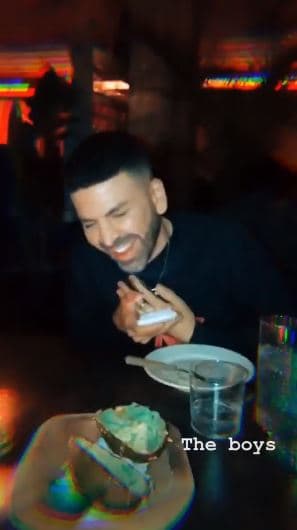 Jomari y Michelle también compartieron la divertida velada con otros amigos que los acompañaron.