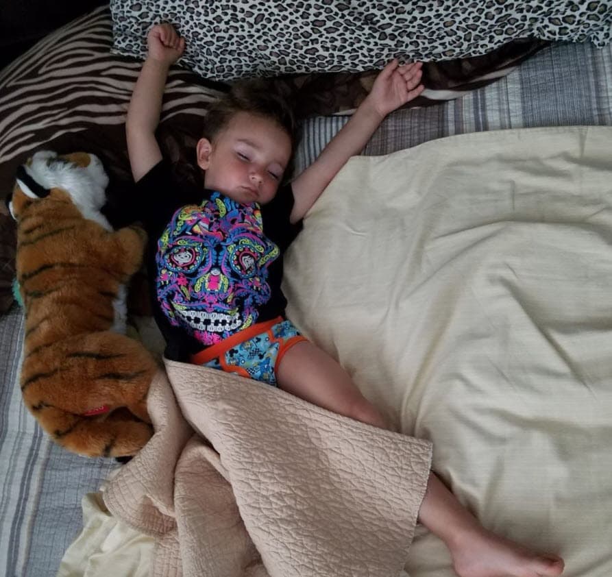 "Nunca lo he visto en persona", detalló, "no, la verdad que 
<b><a href="https://www.univision.com/famosos/eduardo-yanez-no-quiere-saber-hijo-relacion-fotos" target="_blank">no (tengo ganas de conocerlo)</a></b>". 
<br>