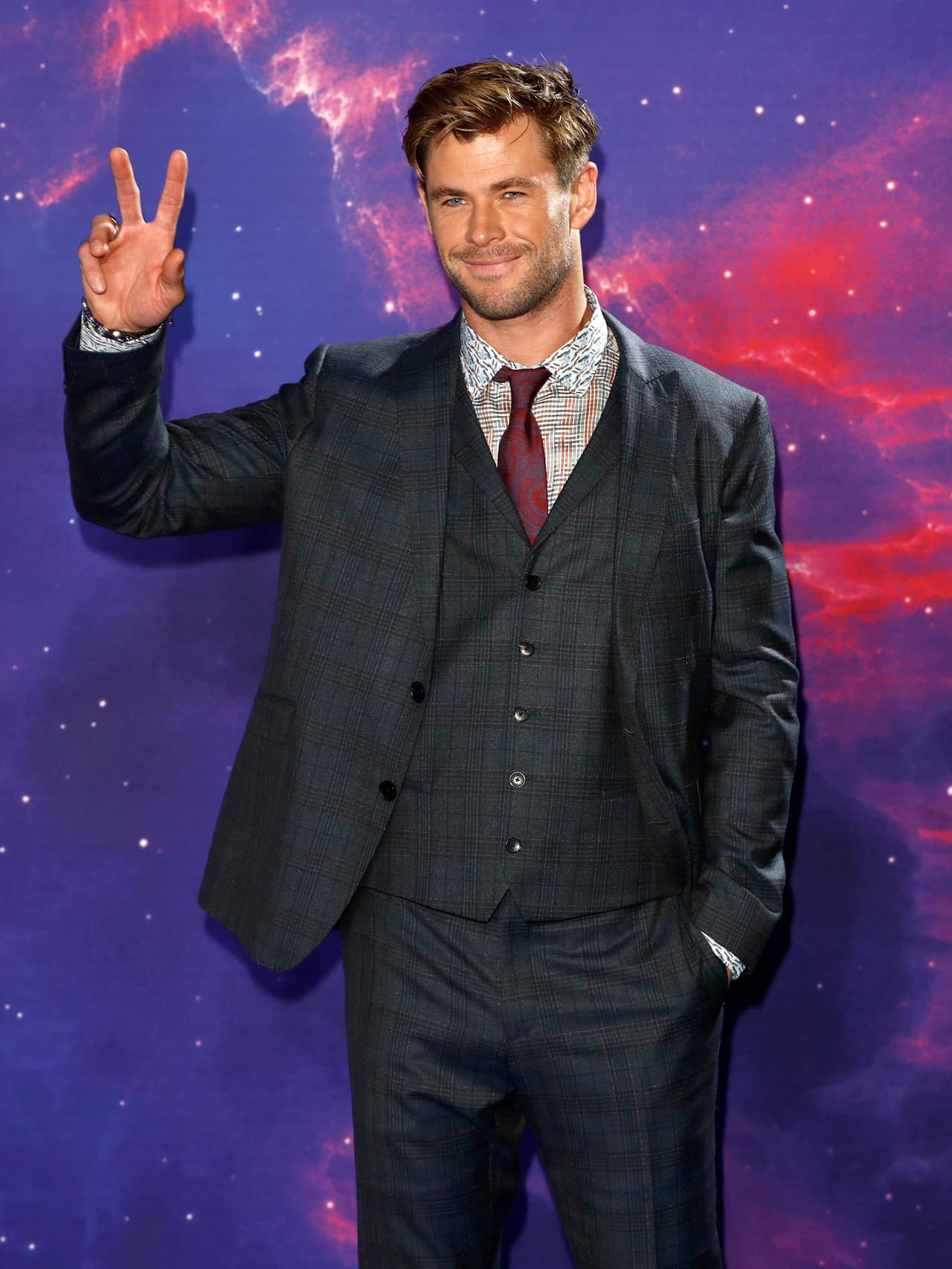 El anuncio de este cómic indica que el camino para la unión de estos dos universos está puesto, aunque en la primera edición solo aparece la guerrera Valkiria y Ángela, una hermana de Thor que forma parte de los Guardianes de la Galaxia.